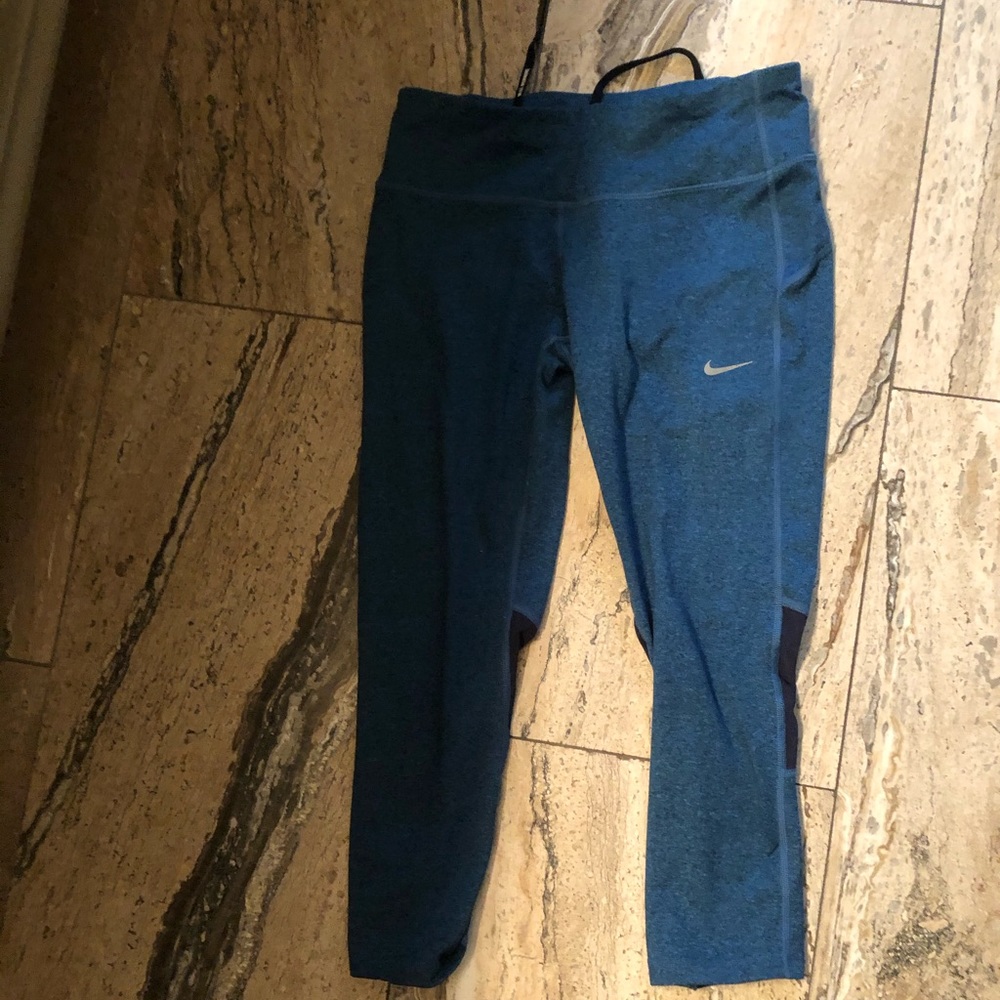 Blue Nike dry fit leggings